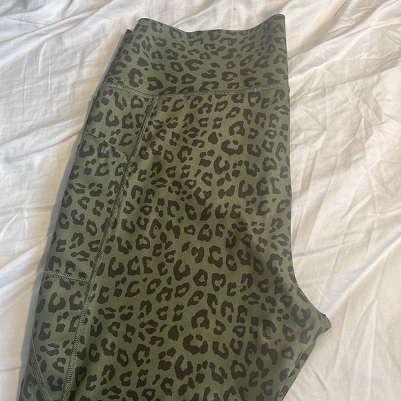 GapFit Sculpt Revolution leggings, size XL regular. - Picture 6 of 6